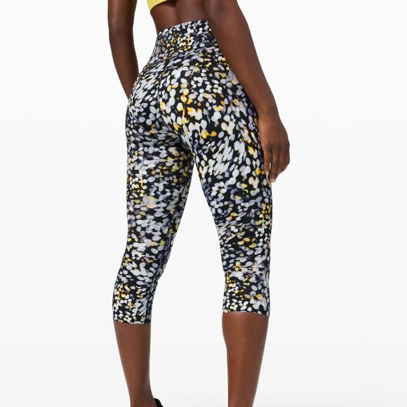 Lululemon Fast and Free Crop Hi-Rise 19" - FLAWLESS CONDITION - Picture 5 of 9